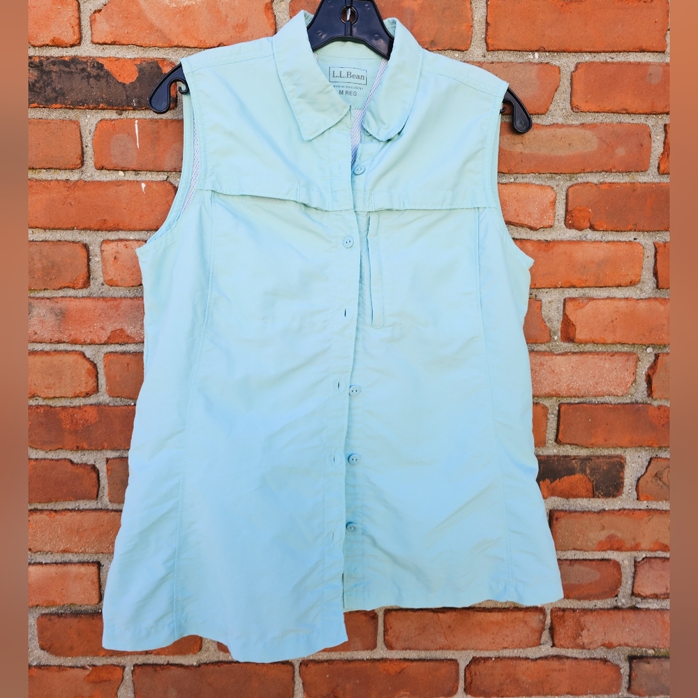 L.L. Bean Women’s Sleeveless Fishing / Hiking Shirt – Light Blue – Size Medium
